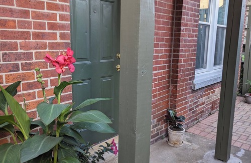 West Loop Apartment | Bohemian 2-bedroom apartment with WiFi, AC in fabulous Chicago