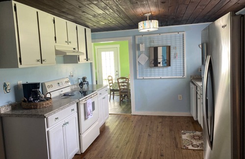 Inverness House | Bohemian Bike 2-BR Cottage in Downtown Inverness