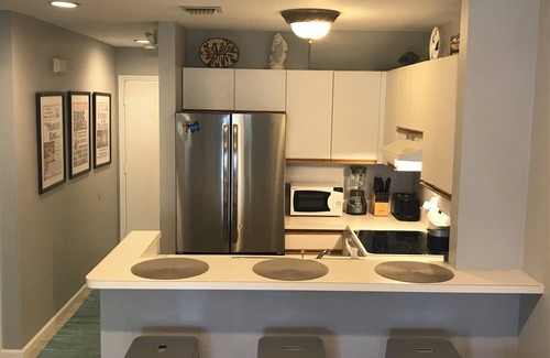Truman Annex Condo | Bohemian Breeze - Shipyard Truman Annex condo in the heart of Old Town Key West