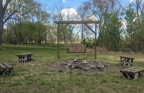 Marion House | Bohemian Bungalow + Game Room + Large Yard + Boat Parking