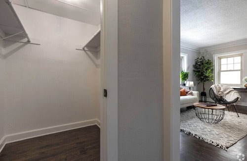 Central Hyde Park Apartment | Bohemian oasis/1 bedroom/Entire unit