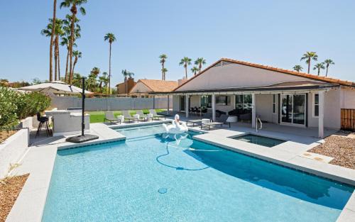 Continental Foothills House | Bohemian Resort-Pool, Spa, Golf, Bar, BBQ, &Games!