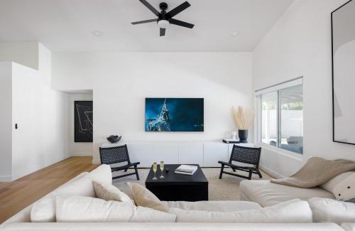 Continental Foothills House | Bohemian Resort-Pool, Spa, Golf, Bar, BBQ, &Games!