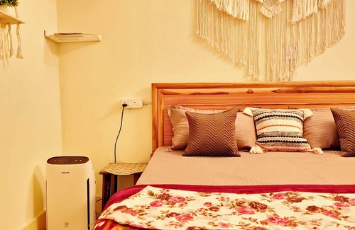 Mahipalpur Apartment | BOHEMIAN RHAPSODY - QUEENS