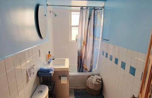 Lyons Apartment | Bohemian Room for a King/Queen