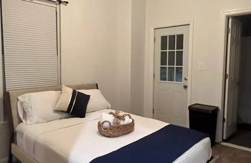 Queens Apartment | Bohemian Studio near Airports !n