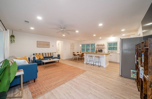 Hot Springs House | Bohemian Uptown Sleep 6 - 0.3 Mi Pullman Trailhead