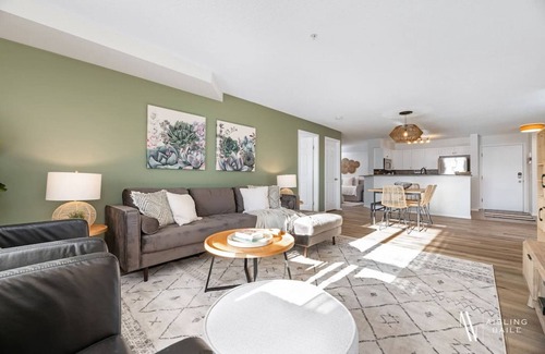 East Kootenay Apartment | Bohemian Wishes | Lake View | Pool | Hot Tub