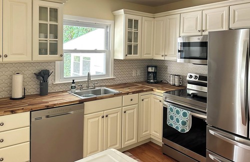 Newark House | Boho 3 Bedroom House in Newark, DE - Ideal for Mid Term Rental