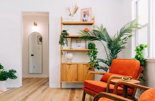 Duckpond House | Boho 4BR Oasis w Mini Golf & Games