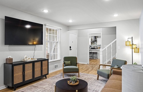 Overland Park House | Boho Beauty Newly Remodled 4BD/3 FULL BATH