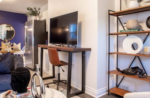 Melrose Park House | Boho Blue | Free Parking | 15 min Chicago/O'hare