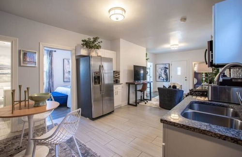 Melrose Park House | Boho Blue | Free Parking | 15 min Chicago/O'hare