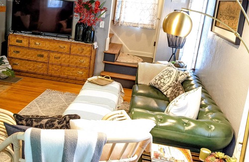 Toledo House | Boho Bungalow: very cozy home in great neighborhood w/ quick access to anywhere