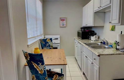 Historic Downtown Melbourne Apartment | Boho Charm, Historic 1br -Steps to downtown