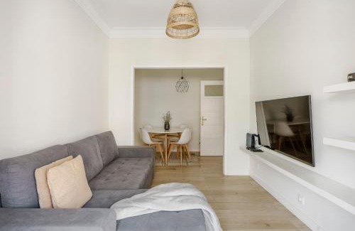 Mina Apartment | Boho Chic 2 bedroom gem 10 min from dowtown free parking