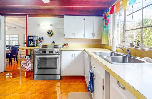 Nalcrest Cottage | Boho-chic cottage with direct lake access, amazing views - dog-friendly
