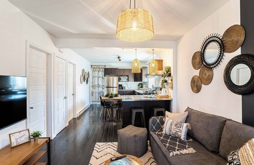 Saint-Hubert Apartment | Boho Chic Retreat: 15-minute to DT & Free Parking