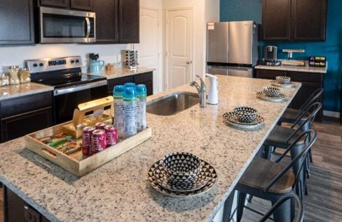 Converse House | Boho Chic Single family home. Mins away from Randolph airbase, pets are welcome.