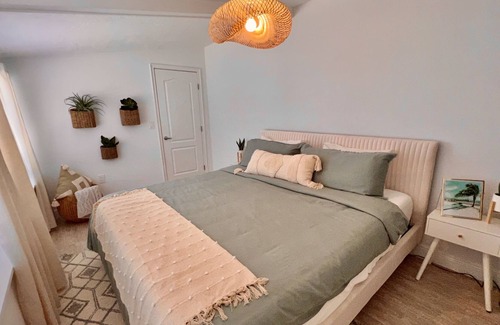 Bayshore Gardens House | Boho House with heated Pool and Spa