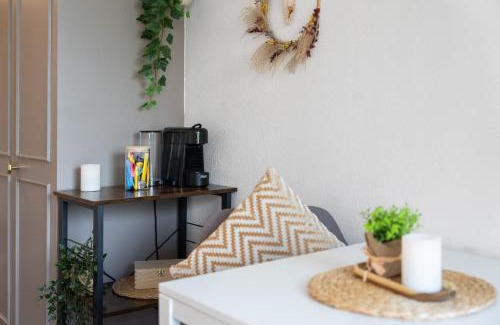 Darligen Apartment | "Boho Oase" with lake view and pool