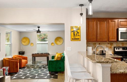 Largo House | Boho Retreat Heated Pool Mins to Beach Golf Shop