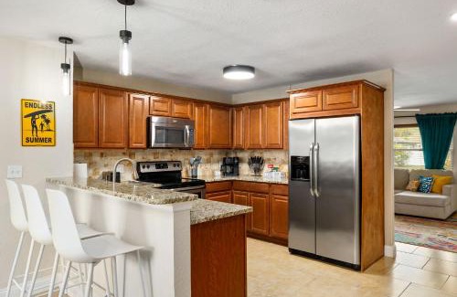 Largo House | Boho Retreat Heated Pool Mins to Beach Golf Shop
