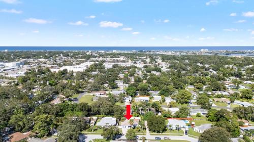 Largo House | Boho Retreat Heated Pool Mins to Beach Golf Shop