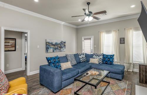 Shreveport House | Boho Retreat! Home away from Home! Tv in Each Room