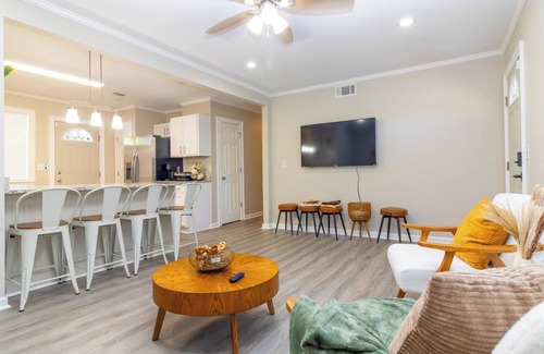 Columbus House | Boho Retreat that sleeps 10, 3bd 2bath centrally located to Ft. Moore and CSU