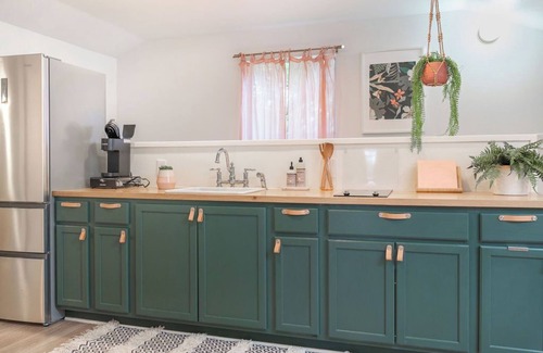 McNeil House | Boho Retreat w/Large Patio-15 min to Q2 Stadium & Domain
