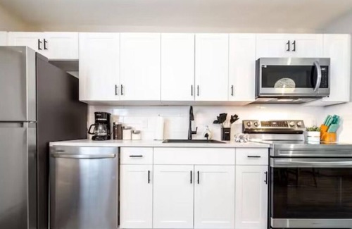 North Central Edmonton House | Boho Suite - Long Stays - King Bed - Fireplace & WiFi