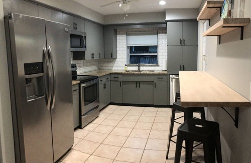 Alta Vista House | Boho Vibe 3B/2B West of S. Tuttle - 1 mile from Downtown