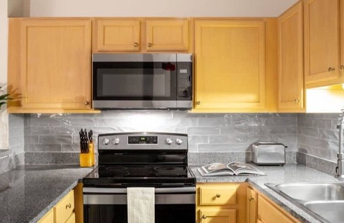 Wholesale District Apartment | Bold 2BR 2BA In The Block Apartment by Cozysuites