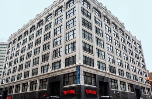 Wholesale District Apartment | Bold 2BR 2BA In The Block Apartment by Cozysuites