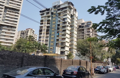Lokhandwala Complex Apartment | Bollywood Apartment - Beautiful, Private,Safe & Secure