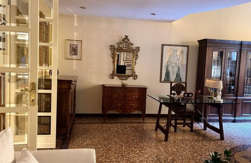 Historic Center Apartment | Bologna Medieval Art Loft