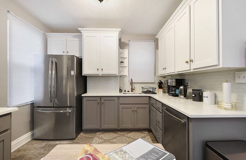 Mount Washington House | Boma Family Retreat. 3b2b, Parking, Yard, playroom
