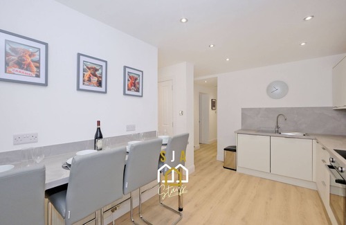 Central Aberdeen Apartment | Bon Accord Square - SJA Stays - Modern 3 Bed Apart
