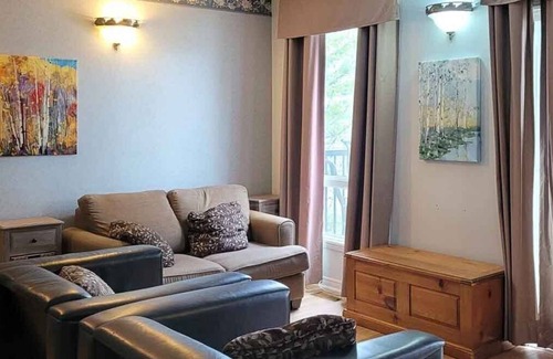 Addington Highlands Cottage | Bon Echo Escape - Four Bedroom Cottage, Sleeps 10