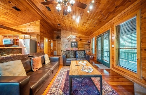Hochatown Cabin | Bonfire View quaint and cozy cabin