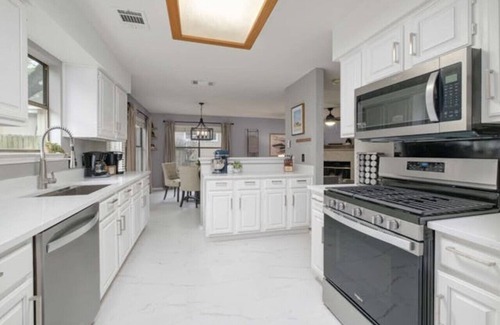 Indian Oaks House | 'Boni and Blithe' - Pet-Friendly! Centrally Located! Fenced in Yard!
