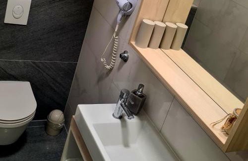 Slavonski Brod Apartment | BoNiToS, SOBE-ROOMS