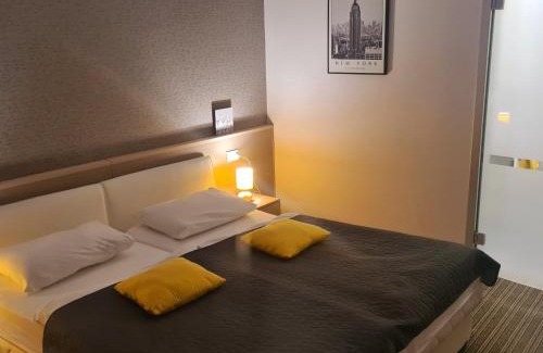 Slavonski Brod Apartment | BoNiToS, SOBE-ROOMS