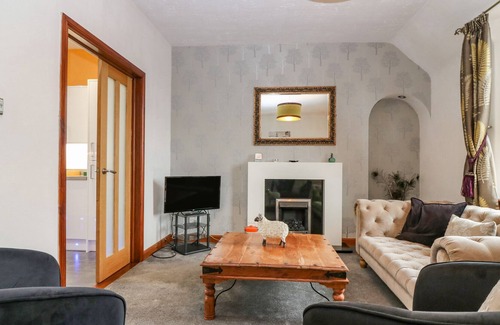 Huntly Apartment | BONNIE BIDE, family friendly, with a garden in Huntly