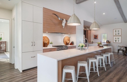 West Oak Hill House | *Book 4, Get 3 Free – Stay 7 Nights, Pay for 4!*