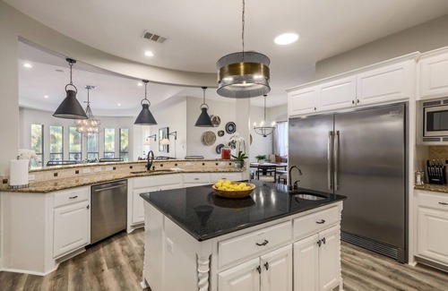Austin House | *Book 4, Get 3 Free – Stay 7 Nights, Pay for 4!*