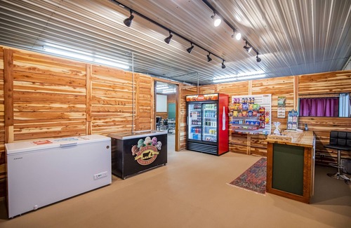 Cassville RV Rental | Book All 5 Glamping Units near Roaring River Park