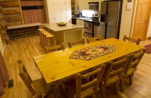Gardiner Cabin | Book both of our lodges and have a family reunion in Yellowstone!