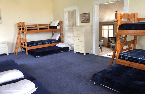 Nauvoo House | BOOK Hyrum Smith's Farm, Sleeps Up To 30!